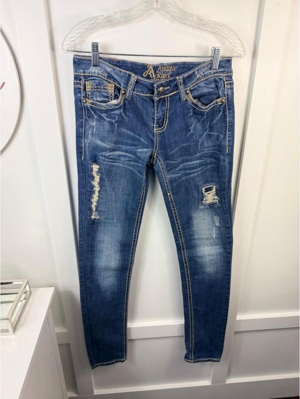 Cute Antique Rivet Jeans Size 28